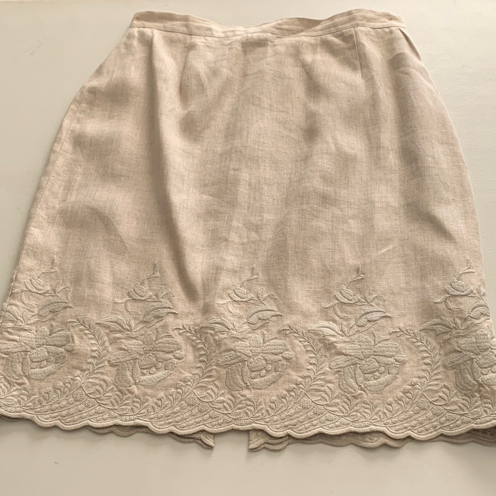 Casual Corner Cream Linen A-Line Skirt with Embroidered Hem
